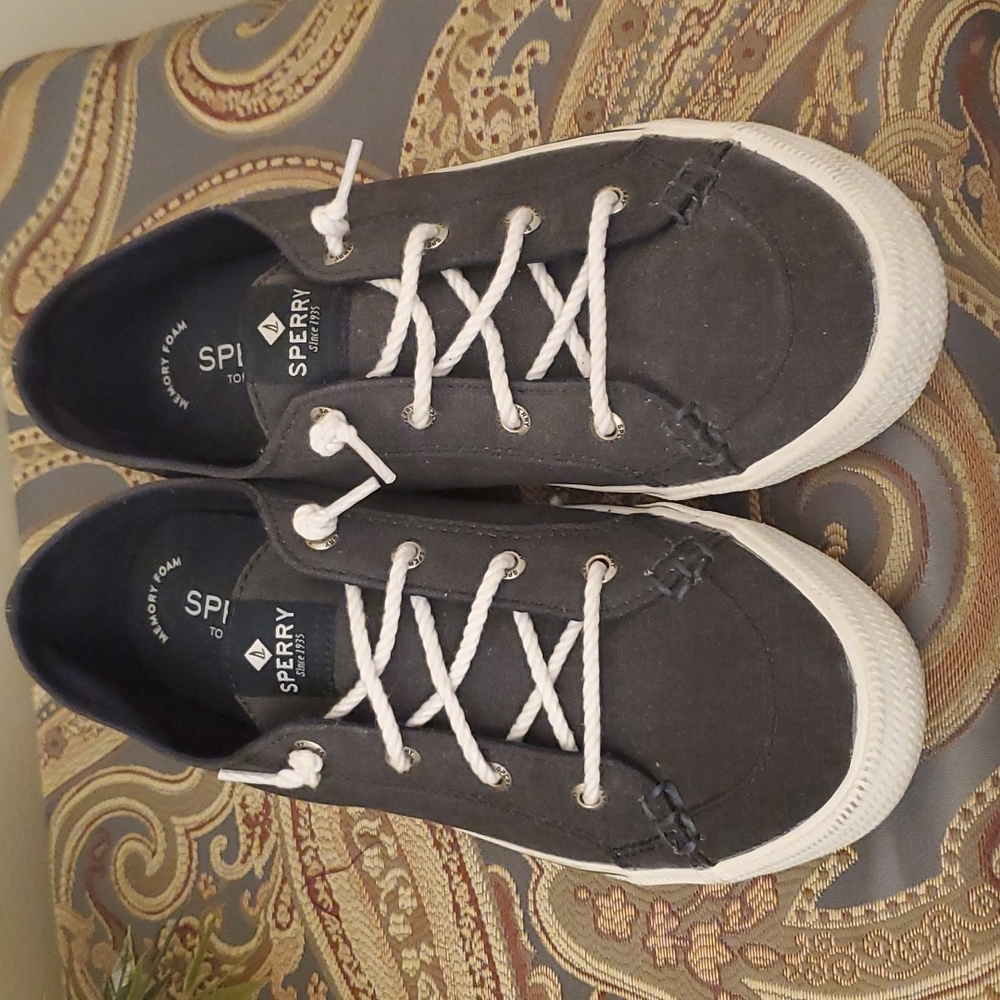 Sperry Woman's Canvas Shoes Size 8